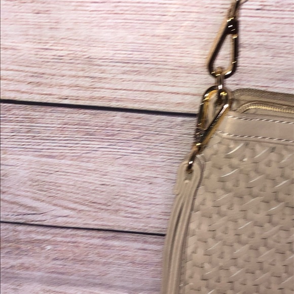 Charming Charlie Basket Weave Wristlet Crossbody - Picture 5 of 9